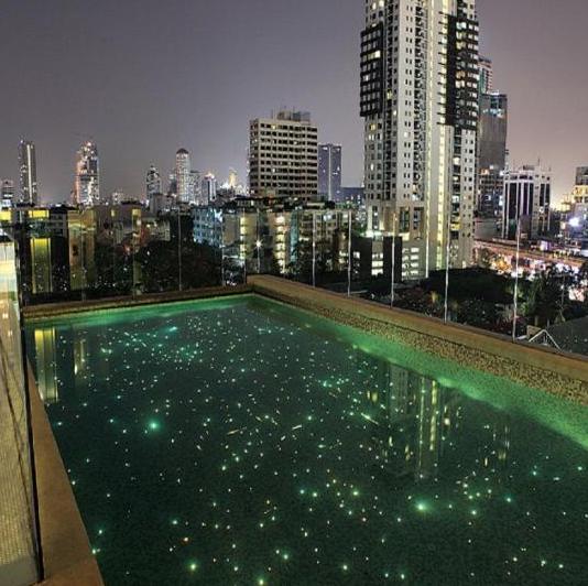 Capture the beauty of the universe in a pool equipped with a fiber optic star light kit